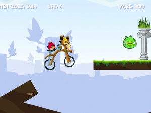 Игра Злые Птички: Месть на Мотоцикле (Angry Birds Bike Revenge) — играть онлайн бесплатно (изображение №2)