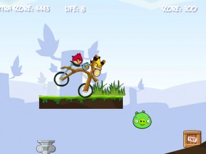 Игра Злые Птички: Месть на Мотоцикле (Angry Birds Bike Revenge) — играть онлайн бесплатно (изображение №3)