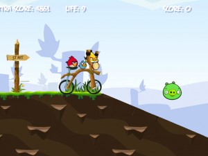 Игра Злые Птички: Месть на Мотоцикле (Angry Birds Bike Revenge) — играть онлайн бесплатно (изображение №5)